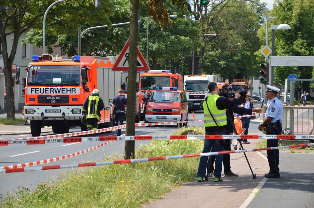 Unfall zwischen zwei KVB Bahnen Koeln Hoehenhaus Im Weidenbruch P188.JPG